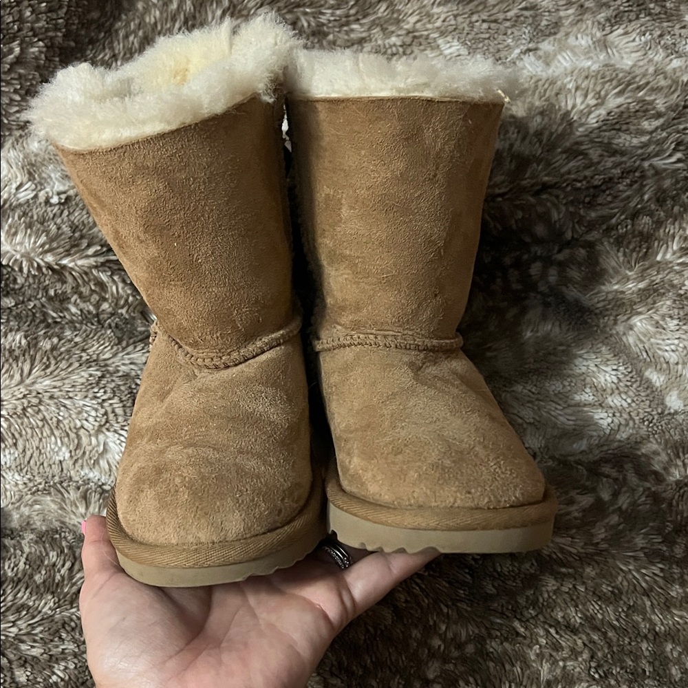 UGG Bailey Bow II Girls Size 11